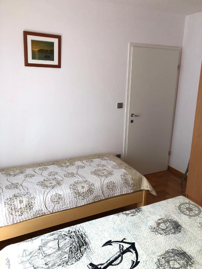Vito & Rocco Apartment Malinska Buitenkant foto
