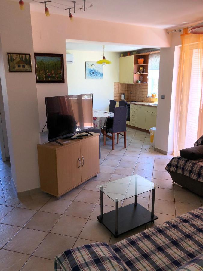 Vito & Rocco Apartment Malinska Buitenkant foto