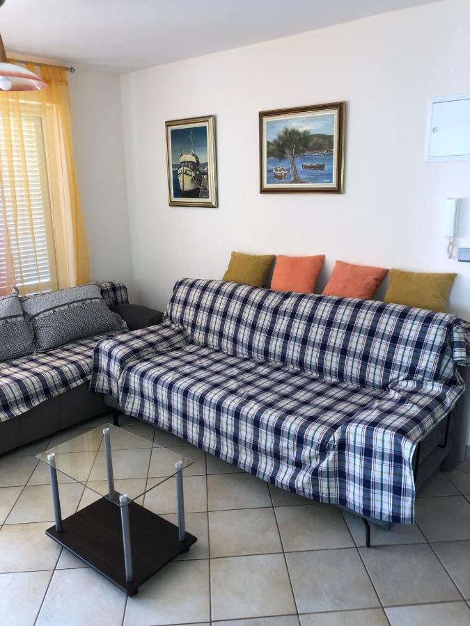 Vito & Rocco Apartment Malinska Buitenkant foto